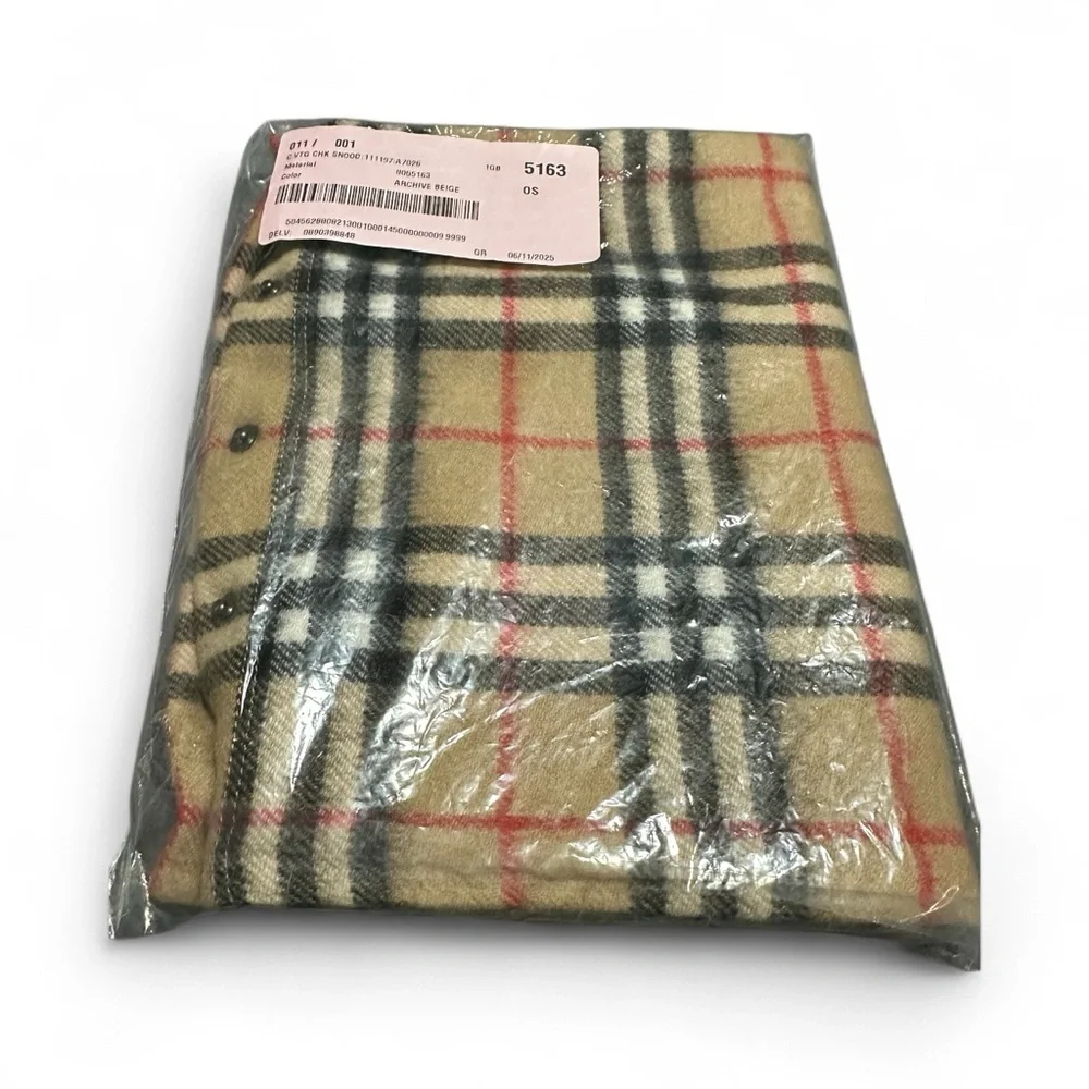 Burberry Vintage Check Snood in Tan and Black - Picture 14 of 16